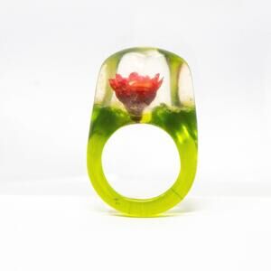 Vintage Lucite Floral Ring – Translucent Green & Encased Red Flower Size 5.5